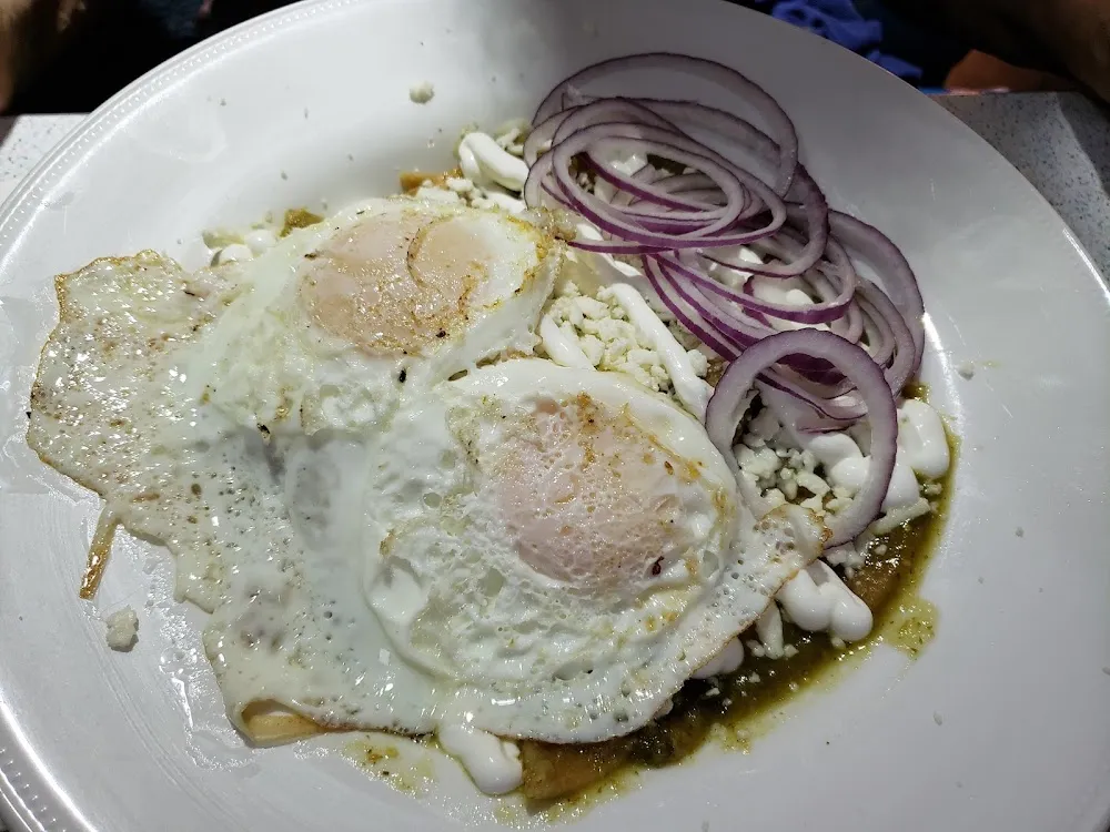 Chilaquiles Verdes Con Huevo
