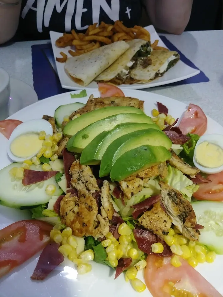 Grilled Chicken and Avocado Salad